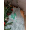 l'espiègle et les sapins enneigés.