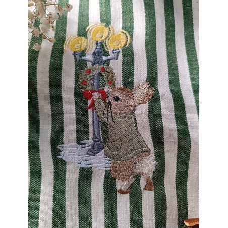 Sous le lampadaire neigeux